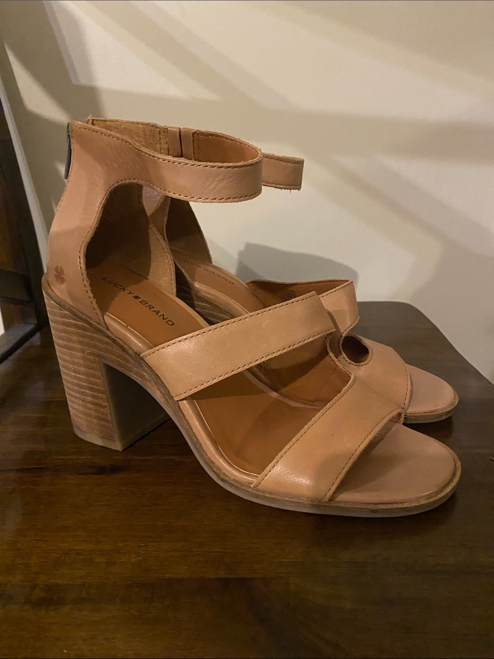 Lucky Brand Neutral Tan Leather Strappy Block Heel Sandal size 10.